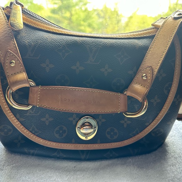 Louis Vuitton monogram bag in Excellent condition with purchase LV lock and key. - Picture 7 of 17